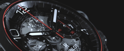 Montre mécanique complexe avec aiguilles rouges et détails visibles