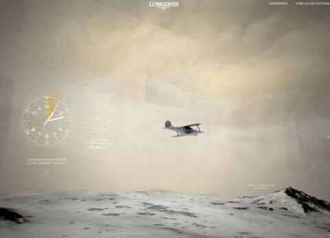 Petit avion volant au-dessus d'un paysage enneigé sous un ciel nuageux