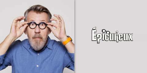 Jamy Gourmaud avec lunettes rondes et chemise bleue, à côté du texte "Épicurieux".